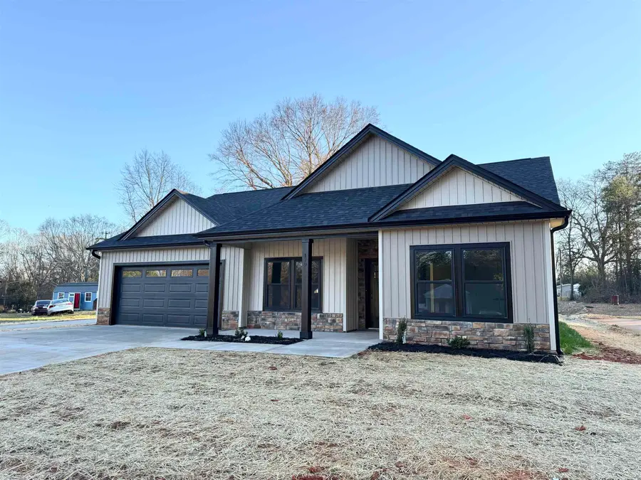 179 Cedar Avenue, Wellford, SC 29385 - #2