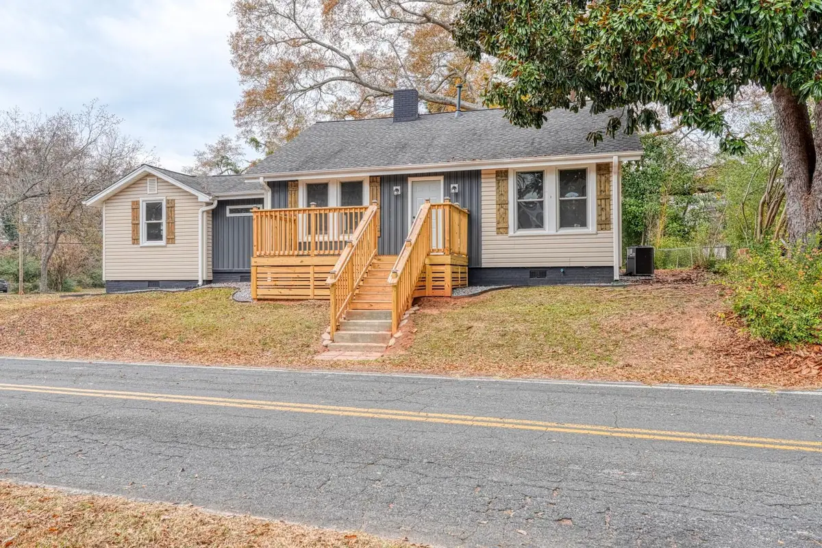 530 W Hayne Street, Woodruff, SC 29388 - #1