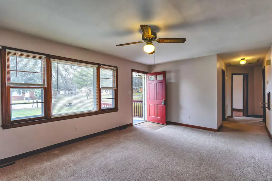 421 Colonial Ave, Gaffney, SC 29340 - #2