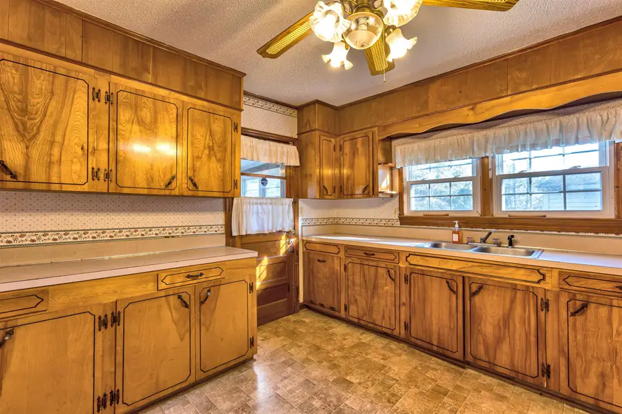 182 Garvin Lake Rd, Gaffney, SC 29340 - #2