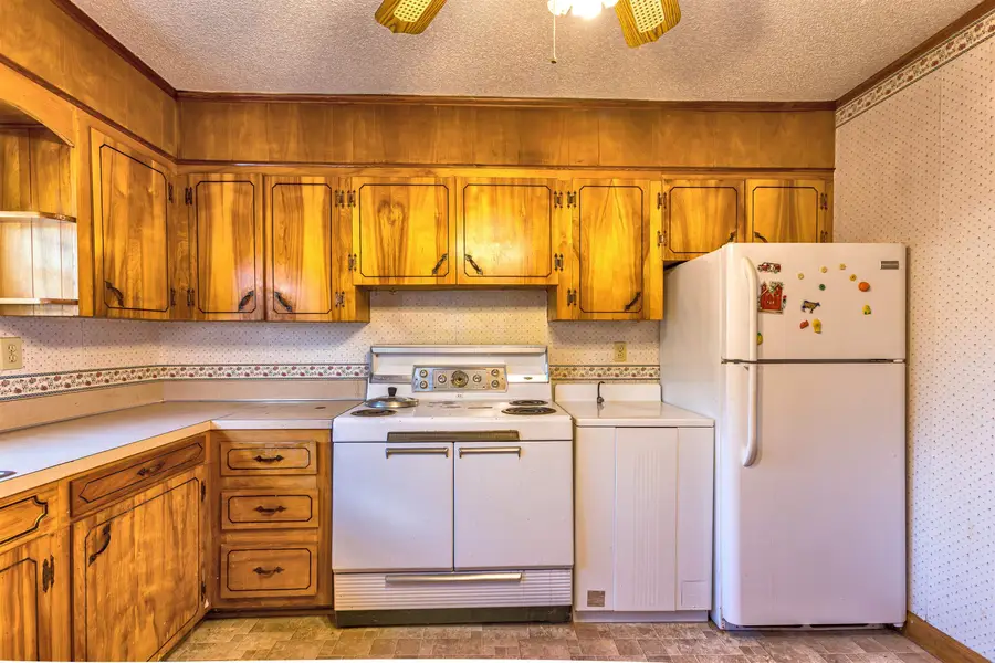 182 Garvin Lake Rd, Gaffney, SC 29340 - #3