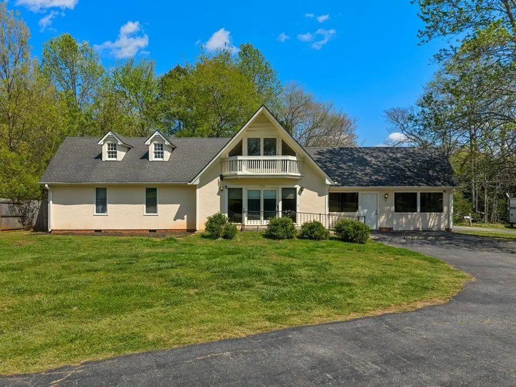 719 S Howard Avenue, Landrum, SC 29356 - #1