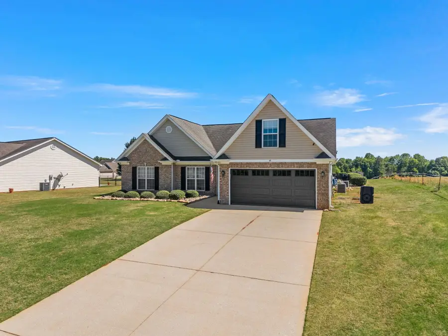 49 Mitchell Farm Rd, Inman, SC 29349 - #2