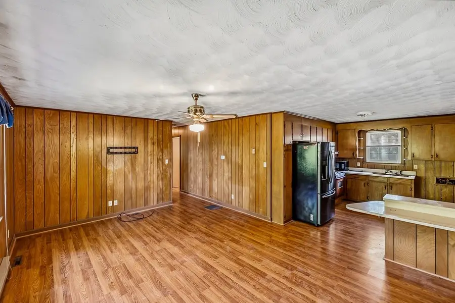 102 W Carolina Street, Duncan, SC 29334 - #3