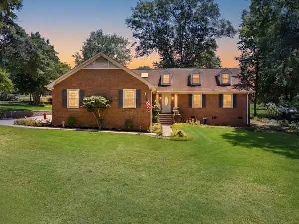 332 E Killarney Lake, Moore, SC 29369