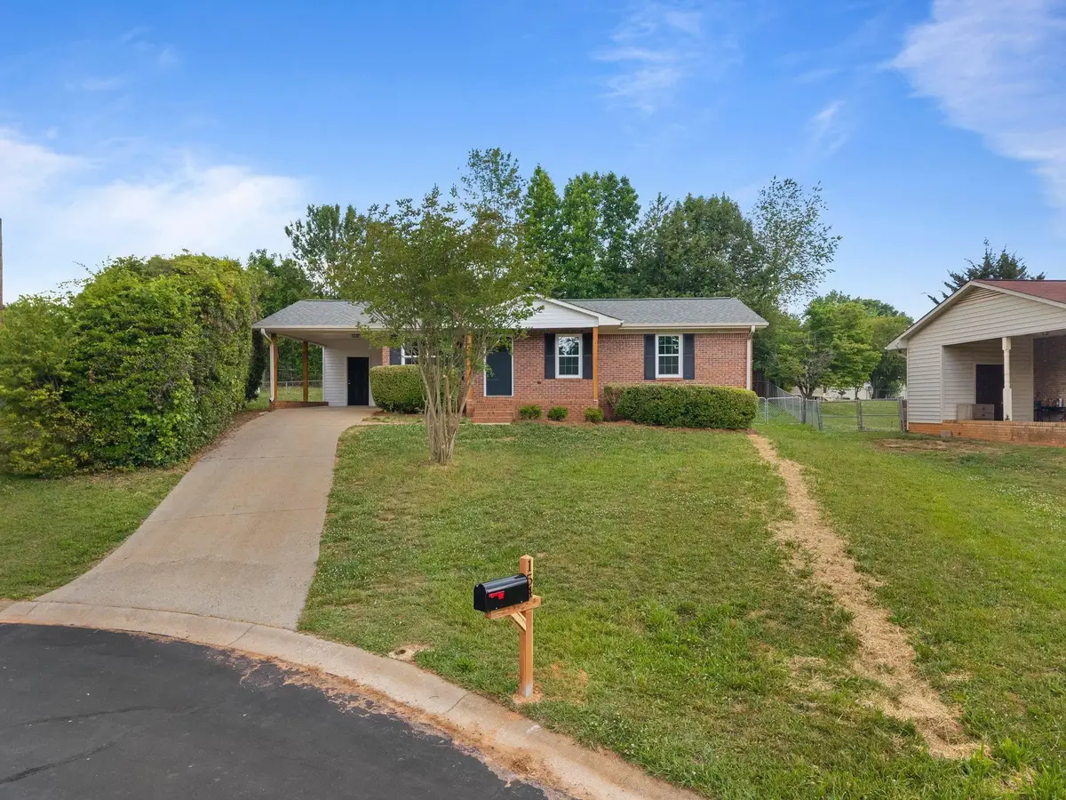 154 Glassy Dr, Inman, SC 29349 - #1