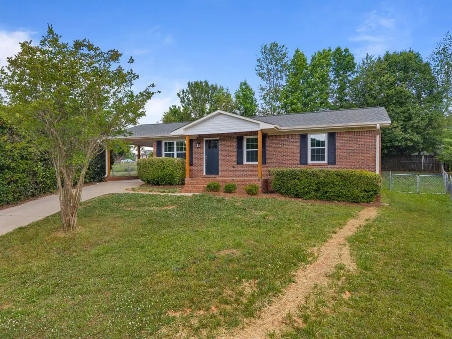 154 Glassy Dr, Inman, SC 29349 - #2