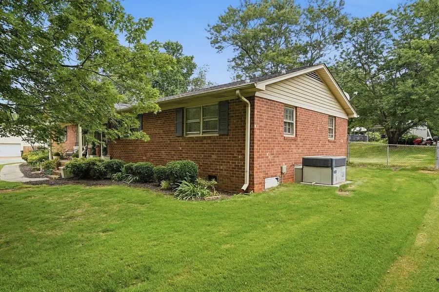 110 Harris Dr, Greer, SC 29651 - #2