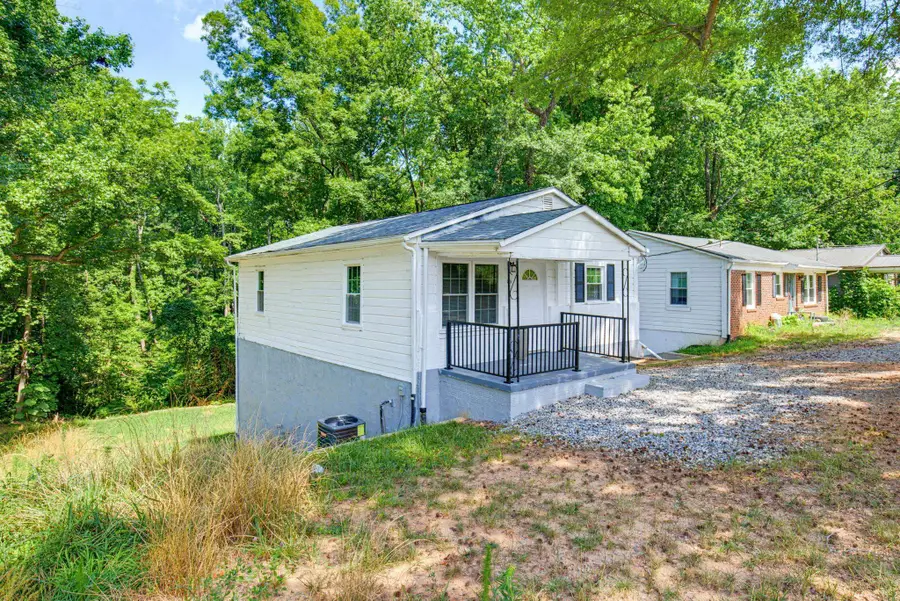 705 W Georgia Street, Woodruff, SC 29388 - #3