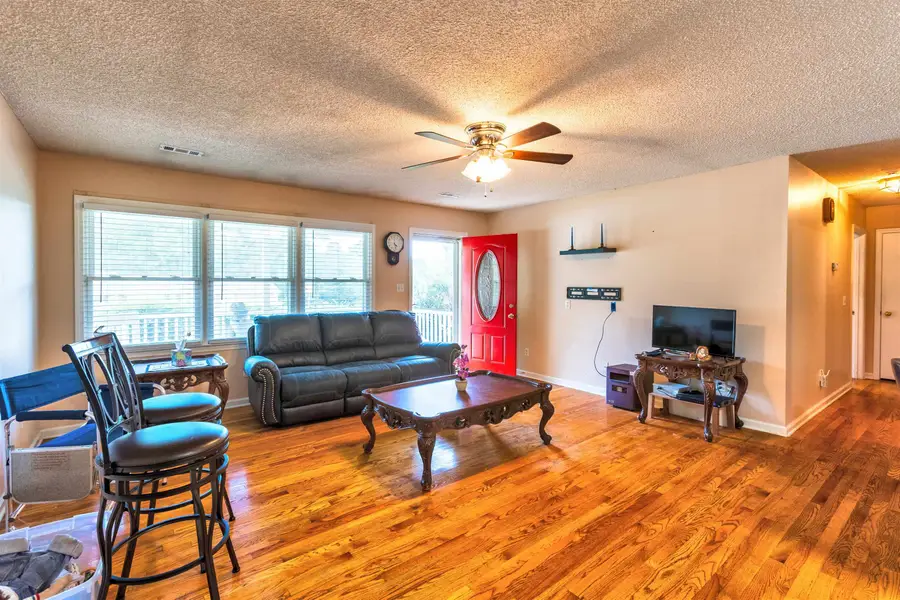 424 Edgewater Dr, Gaffney, SC 29340 - #3