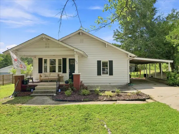 102 Edgewood Avenue, Landrum, SC 29356