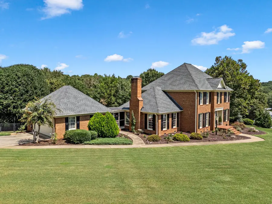 242 W Killarney, Moore, SC 29369 - #3