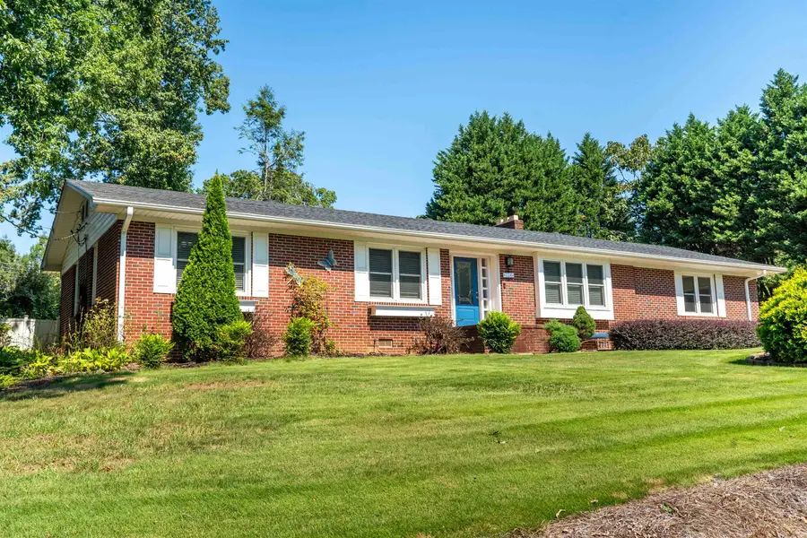 114 E Brookwood Lane, Cowpens, SC 29330 - #3