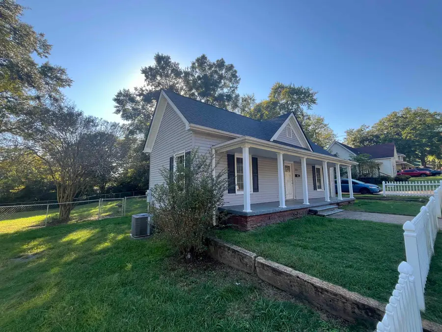 503 Holmes St, Gaffney, SC 29341 - #3