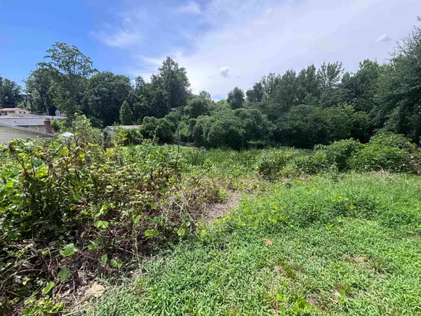 706 Pine Creek Dr, Greenville, SC 29605