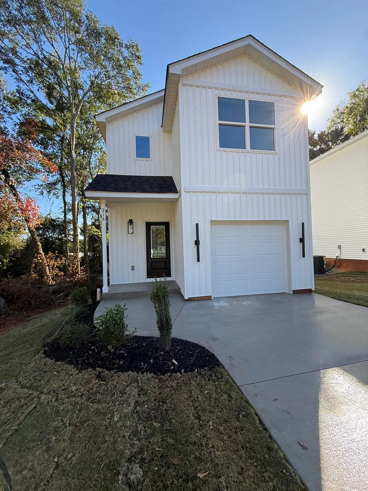 214 Wilson St, Greer, SC 29561 - #1