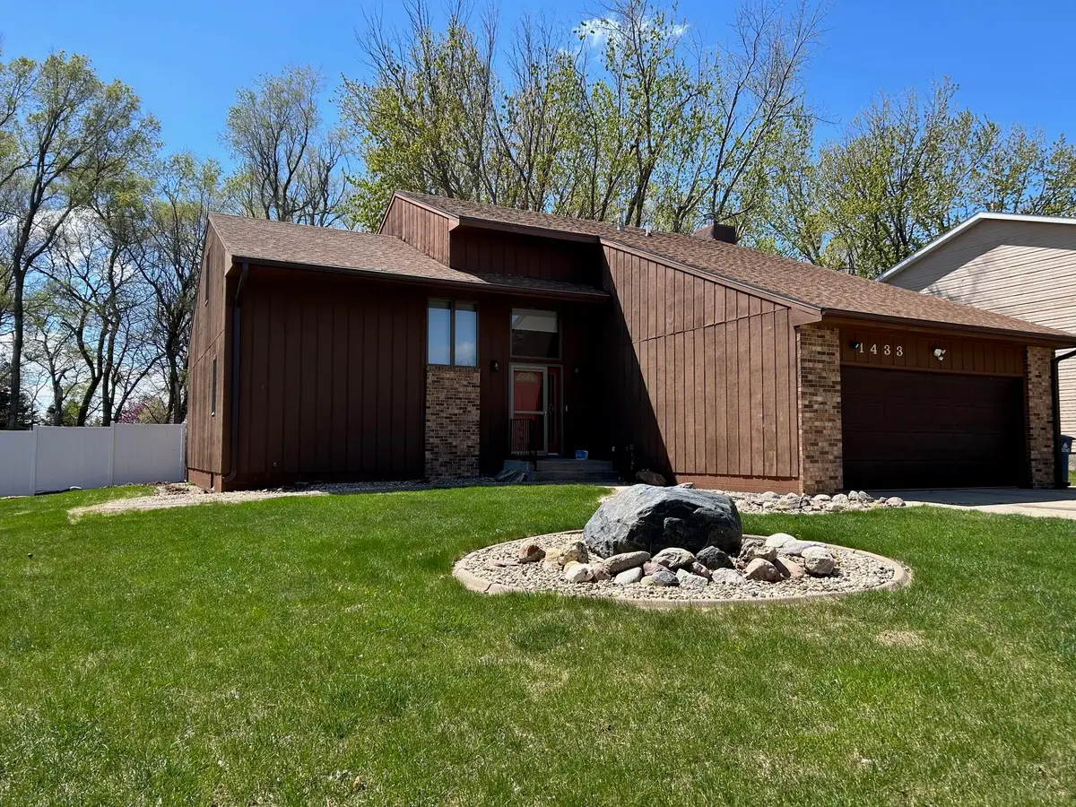 1433 Pebble Beach Rd, Mitchell, SD 57301 - #1