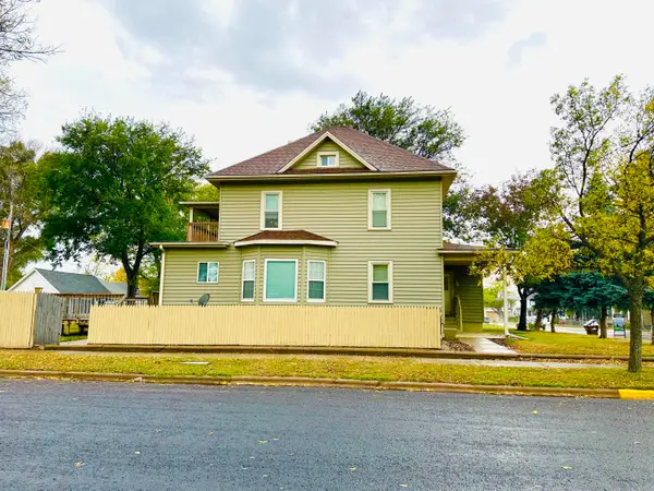 423 E 1st Ave, Mitchell, SD 57301