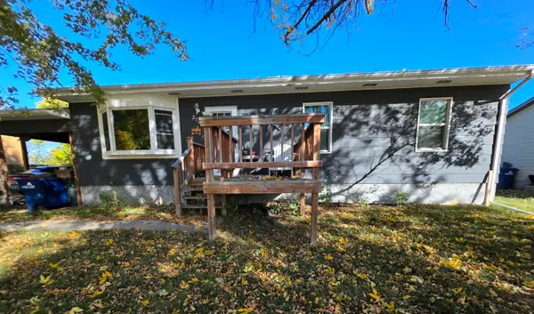 212 S Wallace St, Mitchell, SD 57301