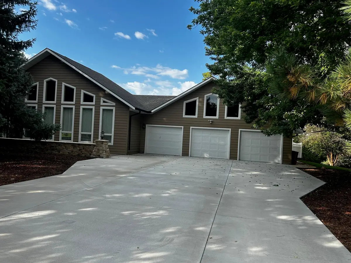 1309 Ridge Rd, Mitchell, SD 57301 - Image #1