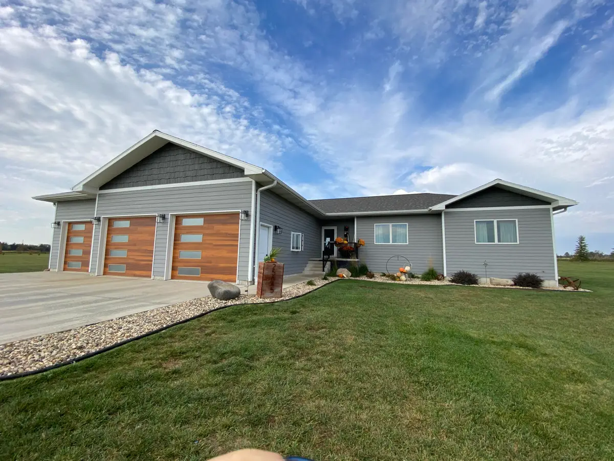 25665 Kibbee Ct, Mitchell, SD 57301 - Image #1