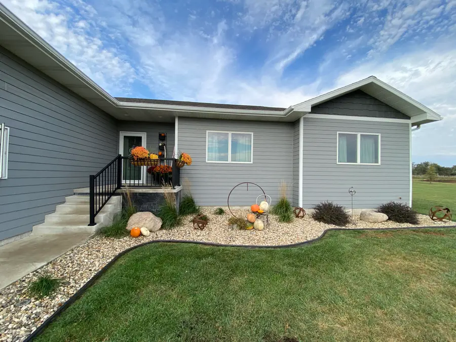 25665 Kibbee Ct, Mitchell, SD 57301 - Image #2