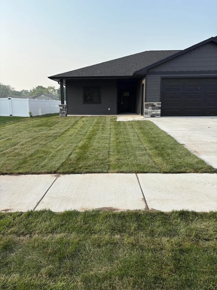 1120 Carl Rd, Mitchell, SD 57301 - Image #2