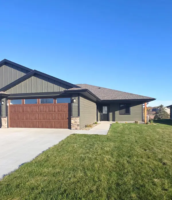 1508 W 20th Ave, Mitchell, SD 57301