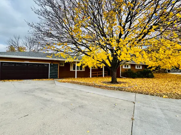 1002 Palmer Place, Mitchell, SD 57301