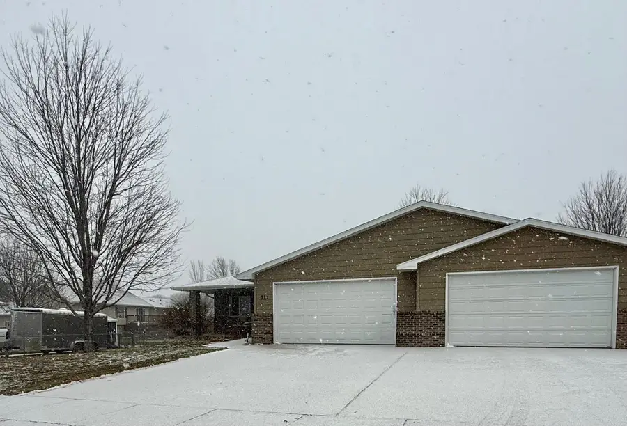 711 W 16th Ave, Mitchell, SD 57301 - Image #2