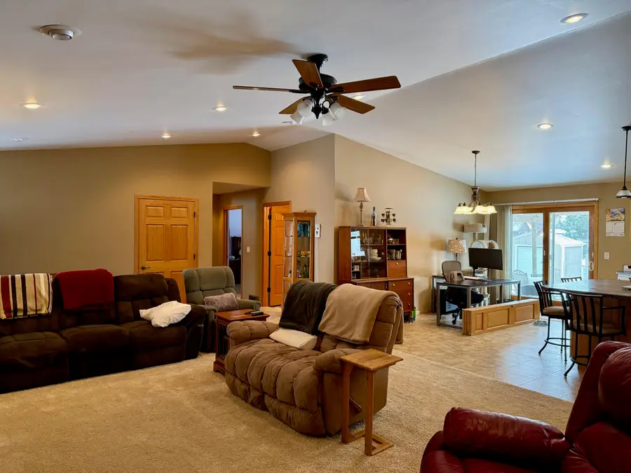 711 W 16th Ave, Mitchell, SD 57301 - Image #3
