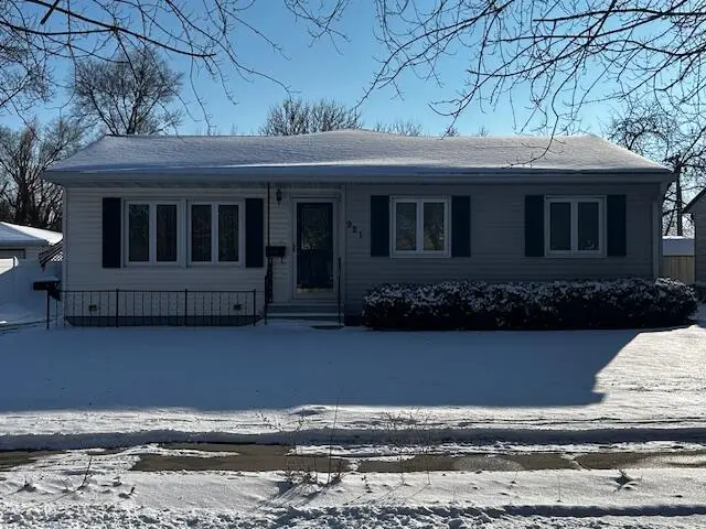 921 W Elm Ave, Mitchell, SD 57301 - Image #1