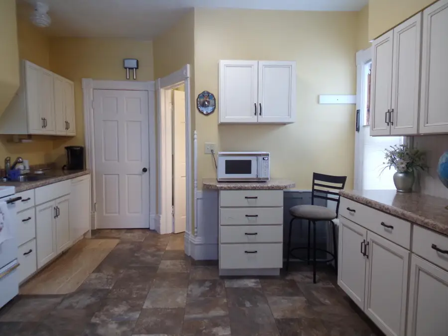 404 E Hanson Ave, Mitchell, SD 57301 - Image #3