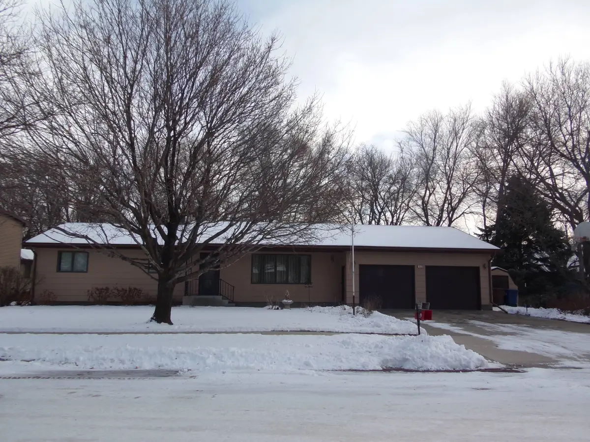1513 Pebble Beach Rd, Mitchell, SD 57301 - Image #1