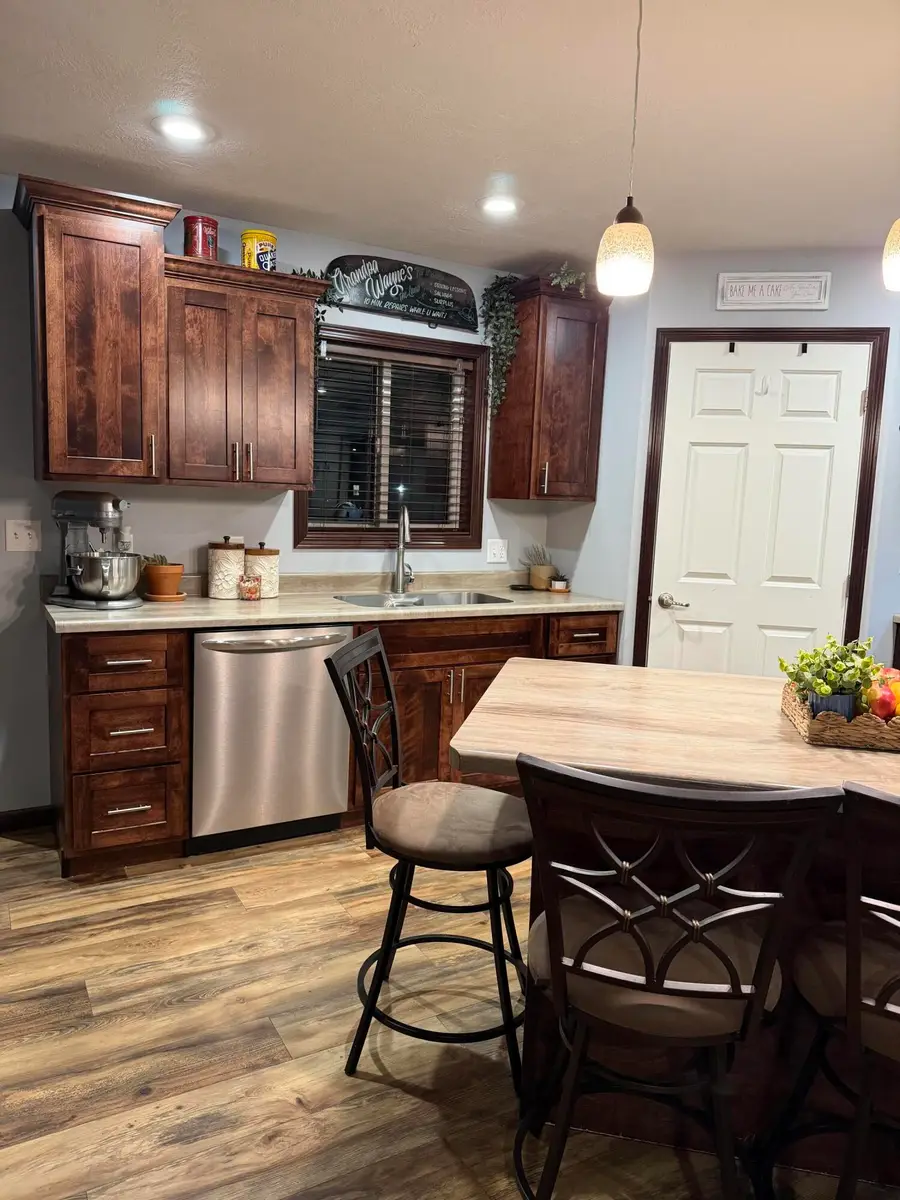 208 E 6 St, Mitchell, SD 57301 - Image #3