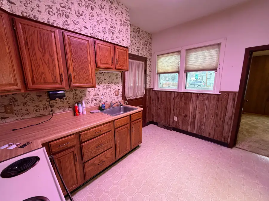 600 E Hanson Ave, Mitchell, SD 57301 - Image #2