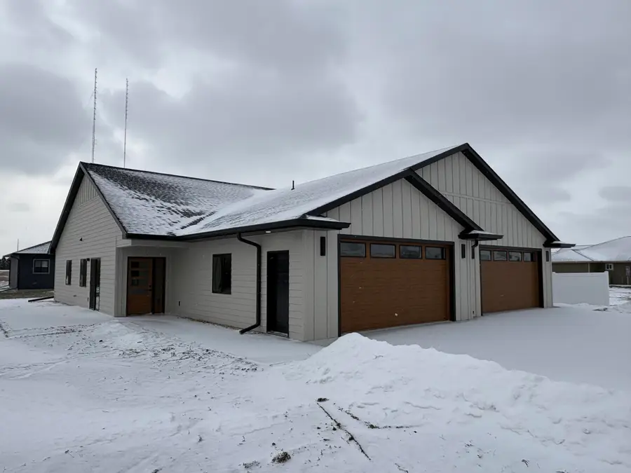 1825 Or 1827 Snead Ave, Mitchell, SD 57301 - Image #2