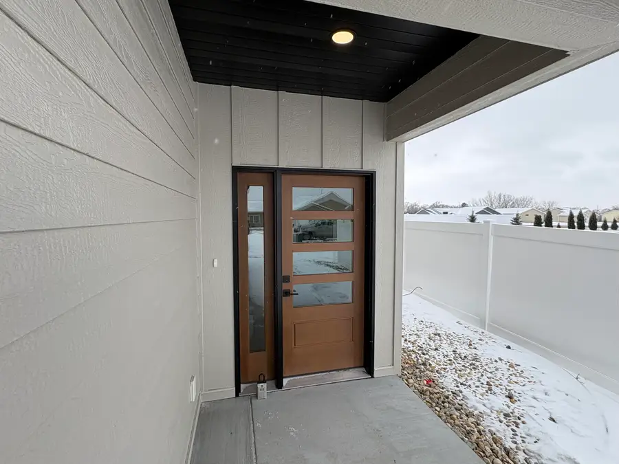 1825 Or 1827 Snead Ave, Mitchell, SD 57301 - Image #3