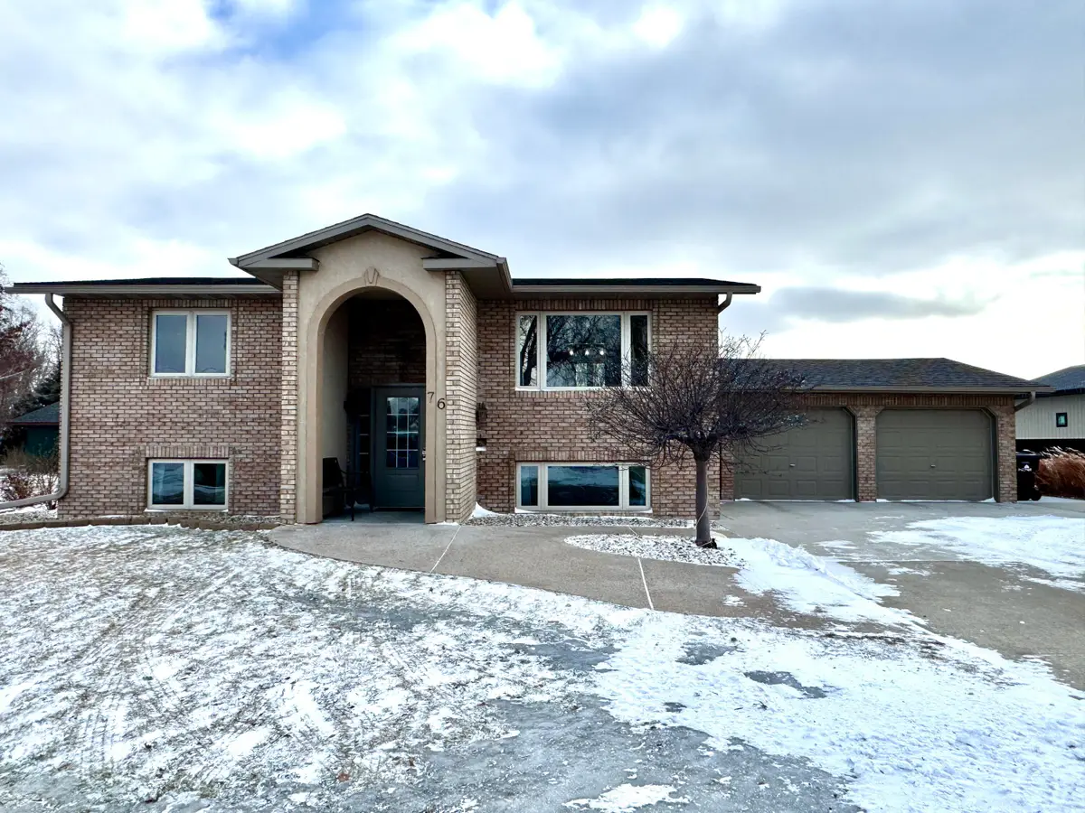 76 S Harmon Dr, Mitchell, SD 57301 - Image #1