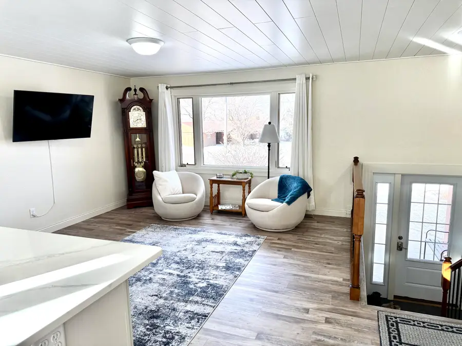 76 S Harmon Dr, Mitchell, SD 57301 - Image #3