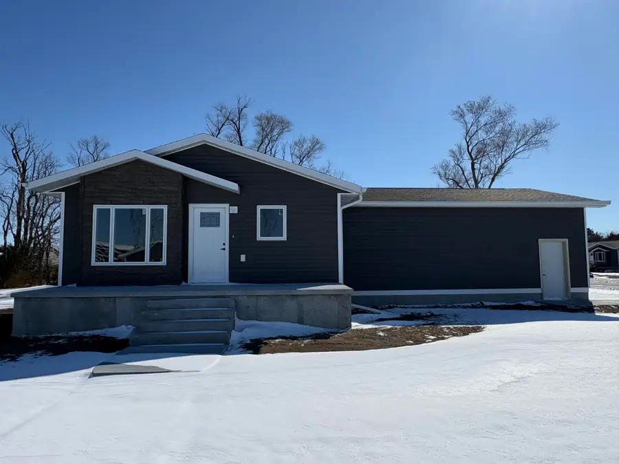 1152 Woods Cir, Mitchell, SD 57301 - #2