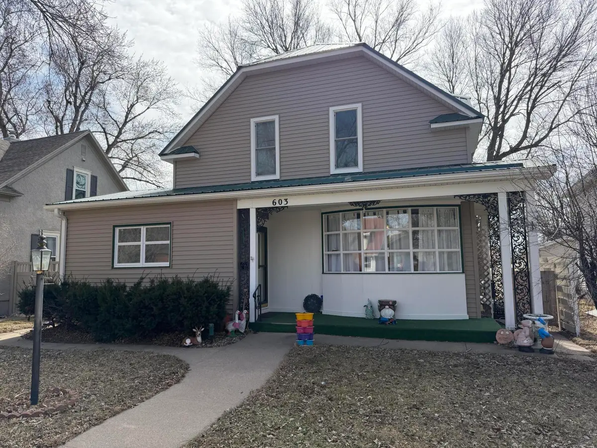 603 E 6th Ave, Mitchell, SD 57301 - #1