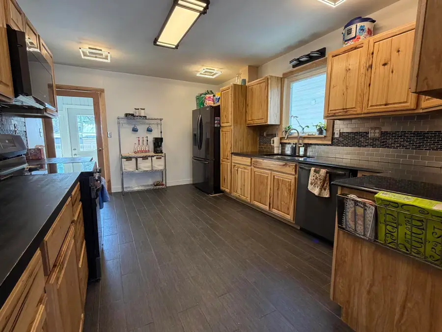 603 E 6th Ave, Mitchell, SD 57301 - #3