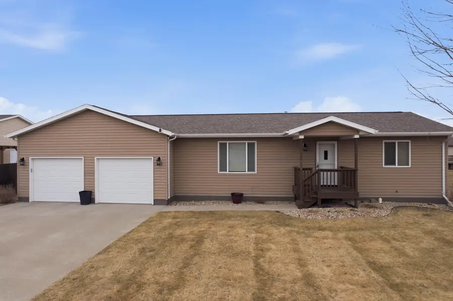 206 Charles St, Mitchell, SD 57301 - #2