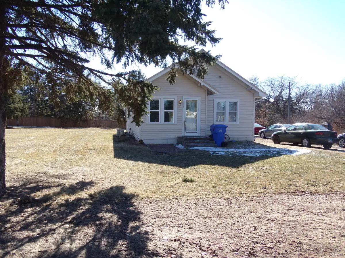 413 SE 2nd St, De Smet, SD 57231 - #1