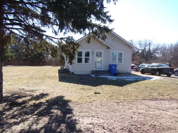 413 SE 2nd St, Desmet, SD 57231