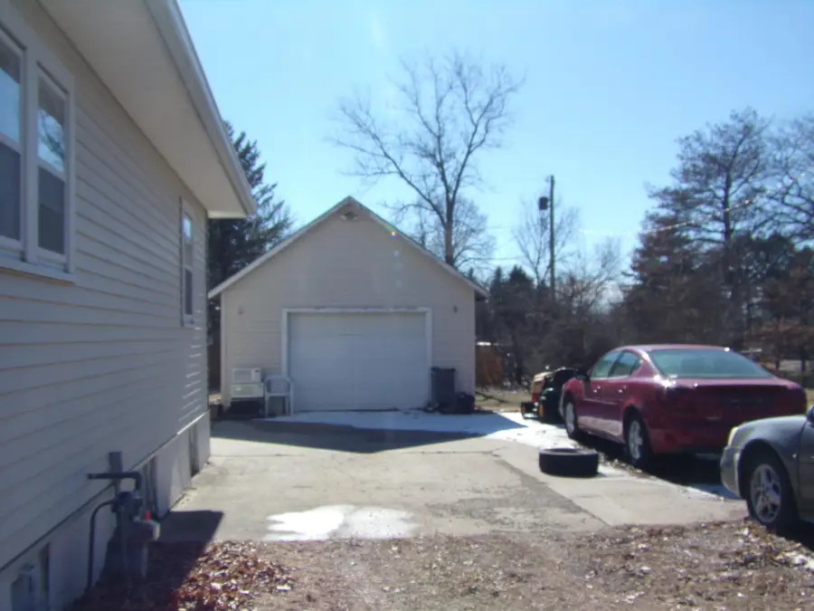 413 SE 2nd St, De Smet, SD 57231 - #3