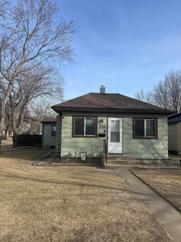 220 W 10th Ave, Mitchell, SD 57301