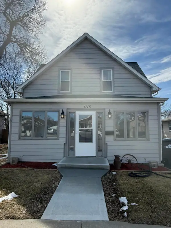 1115 E 3rd Ave, Mitchell, SD 57301