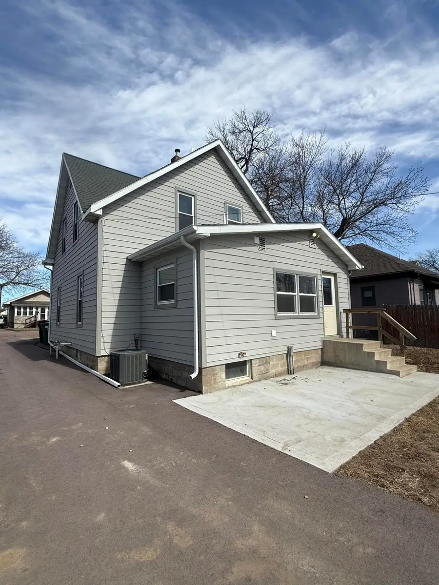 1115 E 3rd Ave, Mitchell, SD 57301 - #3